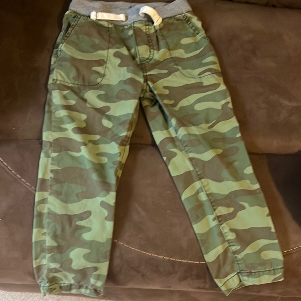 Carters toddler boys size 4T camouflage pants.